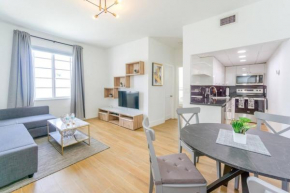 CHIC AND COZY 1 Br and 1Bth Suite on Collins Ave